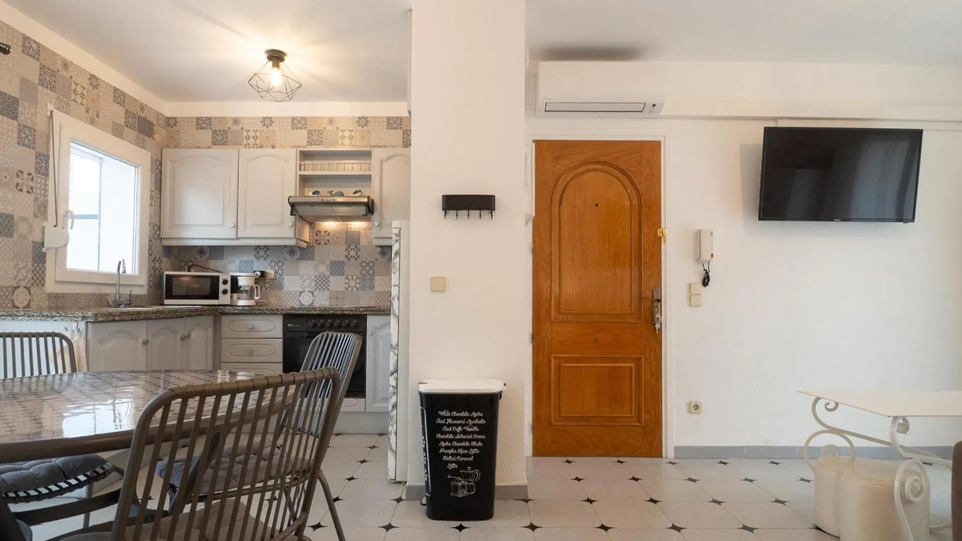 Apartamento L'Escala, 2 Dormitorios, 4 Personas - Es-325-9 Torroella de Montgrí