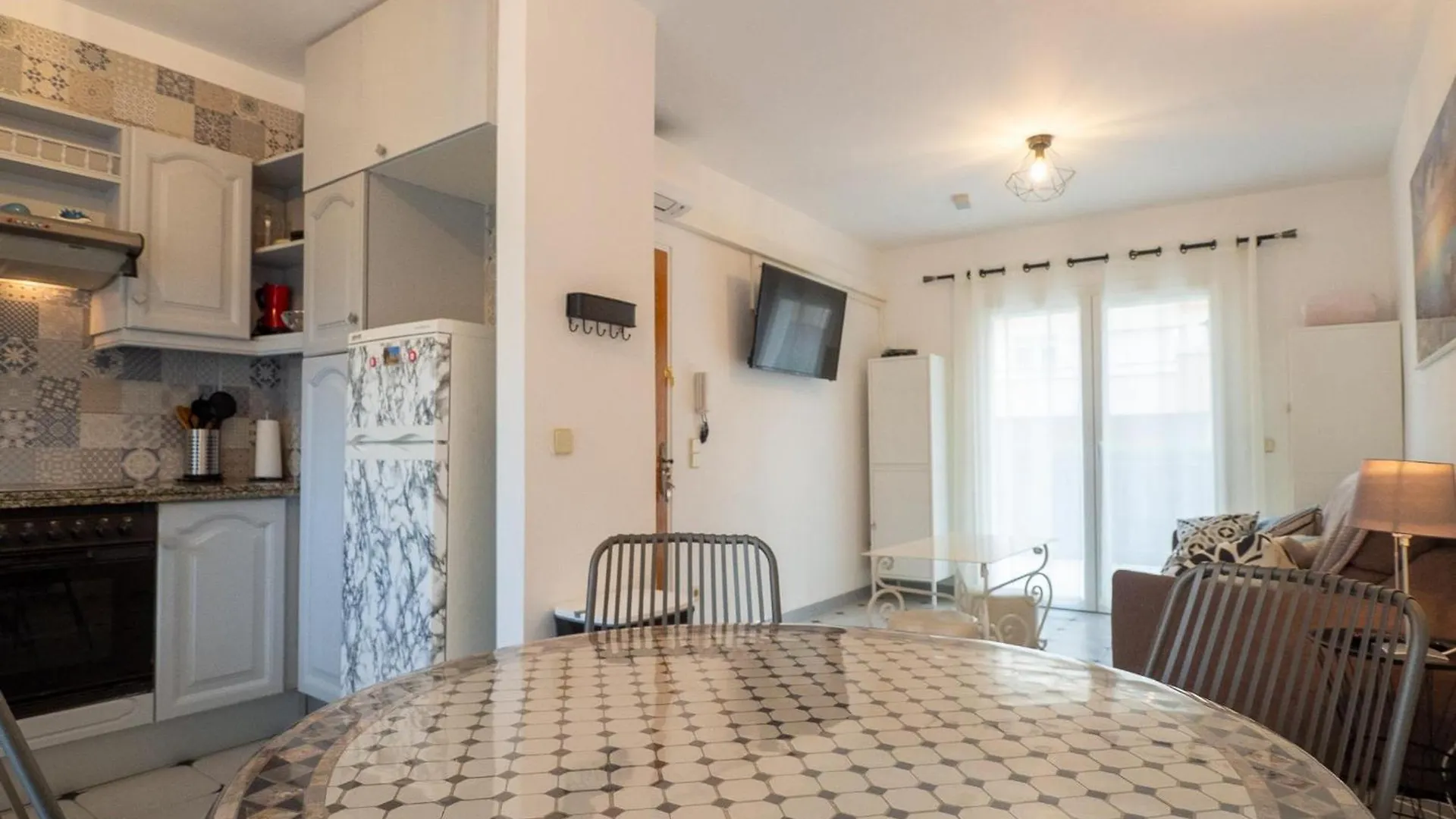 Apartamento L'Escala, 2 Dormitorios, 4 Personas - Es-325-9 Torroella de Montgrí 0*,  España